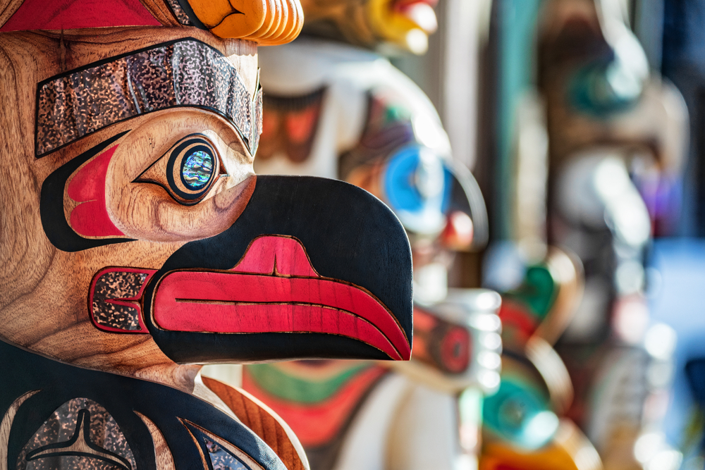 Alaska,totem,pole,carving,art,sculture,store,in,tourist,travel